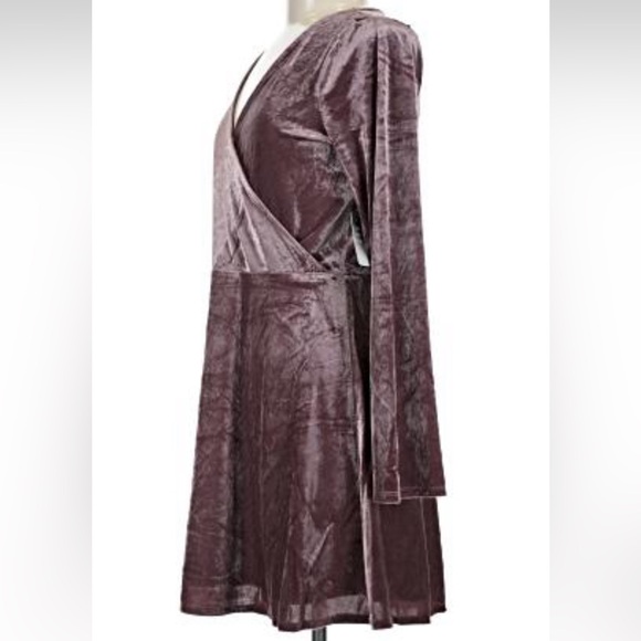 Express Mauve Velvet Long Sleeve Dress - Picture 5 of 7